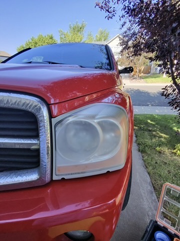 2003 Dodge Durango headlight before restoration showing cloudy exterior oxidation